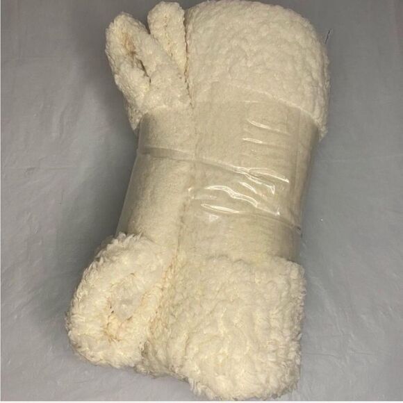 Fireside Cozy Sherpa Reversible Throw - Picture 2 of 3